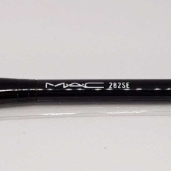 M.A.C. 282SE BRUSH FROM THE PRIMPED OUT FABULOUSNESS HOLIDAY COLLECTION - Picture 2 of 2
